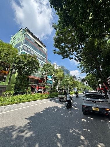 Bán nhà đất mặt đường Lạc Long Quân,Tây Hồ. 166m mặt tiền 6.2m GIÁ TỐT