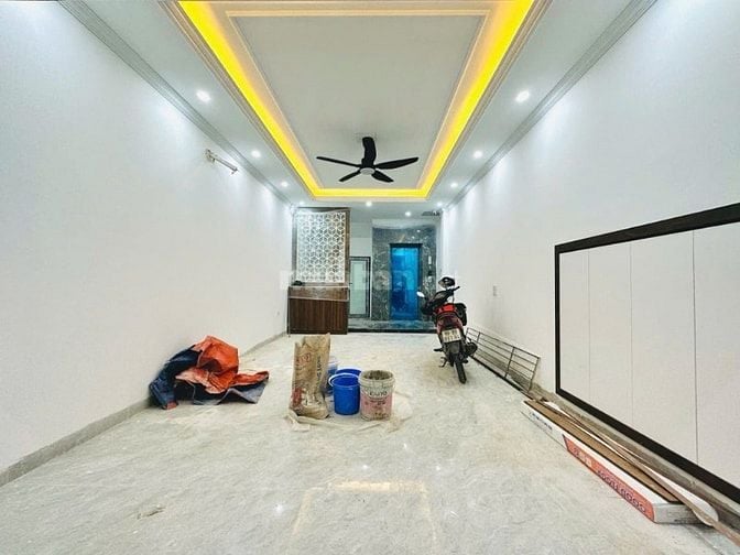 LÕI CẦU GIẤY: PHÂN LÔ, ÔTÔ, KINH DOANH, 7T THANG MÁY MỚI TING,2 THOÁNG