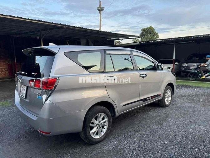 Toyota Innova 2017 2.0E - 96000 km
