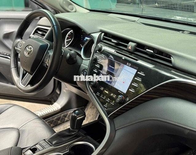 Toyota Camry 2019 2.5Q nhập màu đen nội thất đen