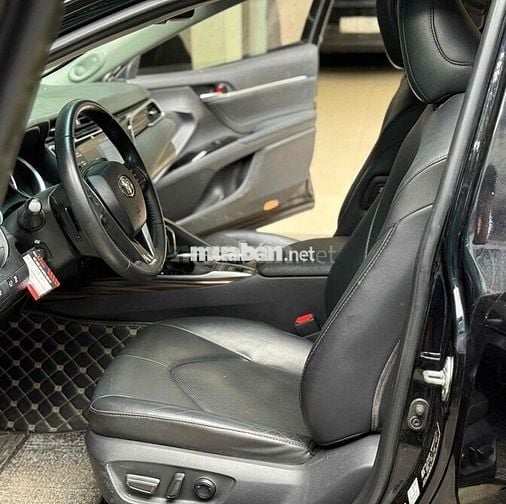 Toyota Camry 2019 2.5Q nhập màu đen nội thất đen