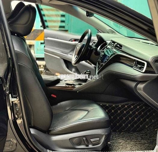 Toyota Camry 2019 2.5Q nhập màu đen nội thất đen