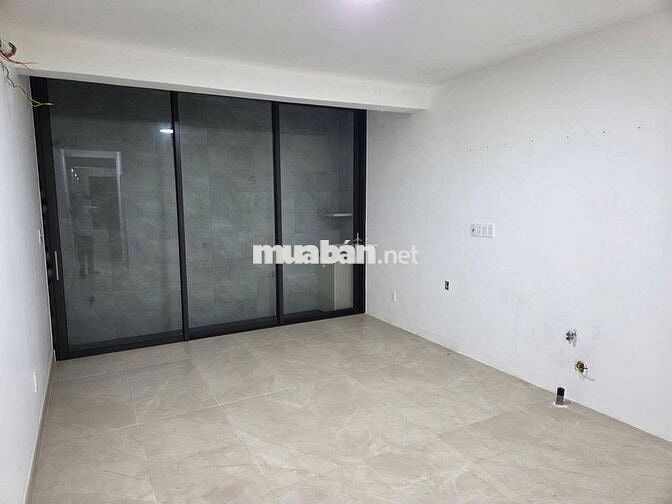 Nhà mặt tiền 8PN thang máy, gần bệnh viện CR và mall giá siu tốt
