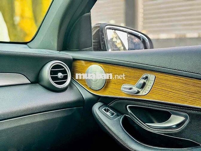 Mercedes Benz GLC 2018 250 4MATIC - Màu Nâu