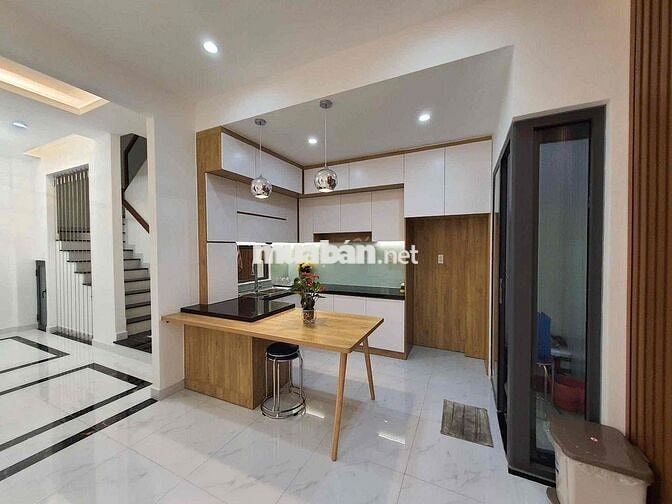 Nhà 1 trệt 3 lầu 4pn 4WC, trong hẻm dân cư yên tĩnh, an ninh