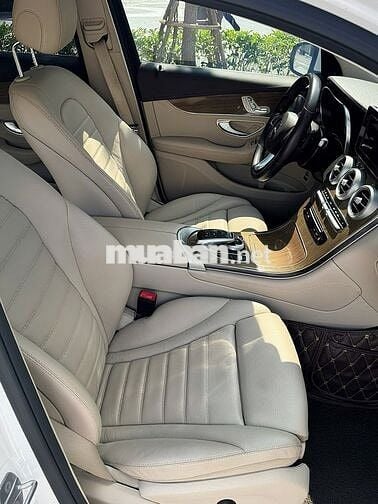Mercedes Benz GLC 2018 250 4Matic - 90000 km