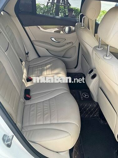 Mercedes Benz GLC 2018 250 4Matic - 90000 km