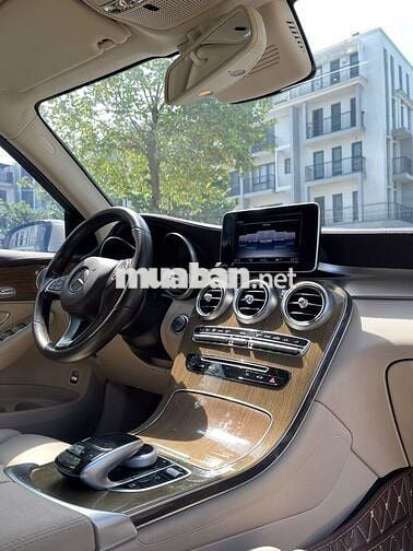 Mercedes Benz GLC 2018 250 4Matic - 90000 km