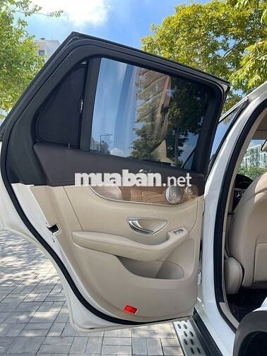Mercedes Benz GLC 2018 250 4Matic - 90000 km