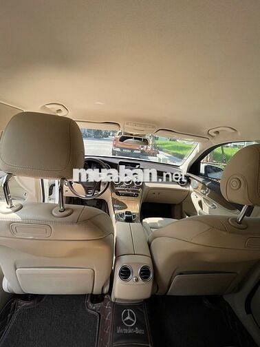 Mercedes Benz GLC 2018 250 4Matic - 90000 km
