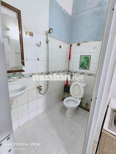 Phòng trọ nội thất cơ bản, máy lạnh, tủ lạnh
