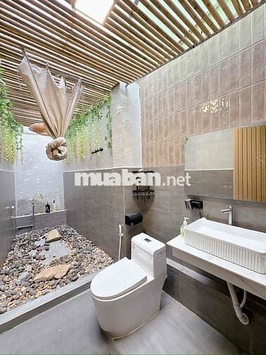 Cho thuê nhà - Nguyễn Khoái Q4 - 92m2 - 2pn lớn - Giá 15 triệu.