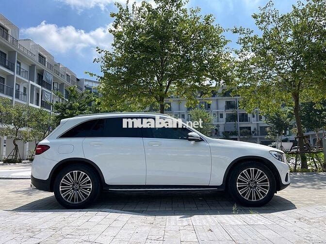 Mercedes Benz GLC 2018 250 4Matic - 90000 km