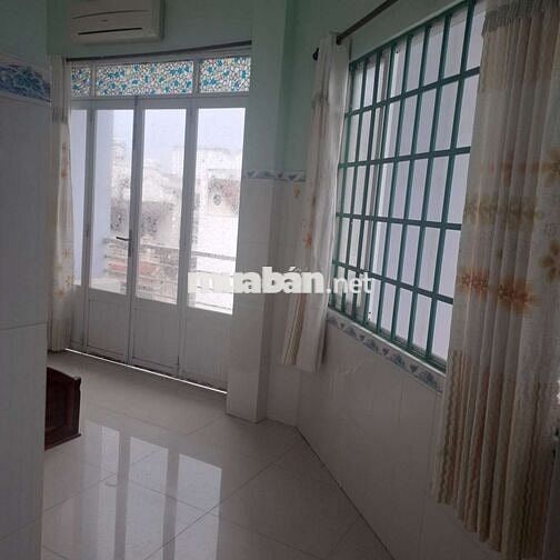PHÒNG SIÊU ĐẸP VỚI 3 CỬA SỔ- BAN CÔNG - MÁY LẠNH - THOÁNG MÁT