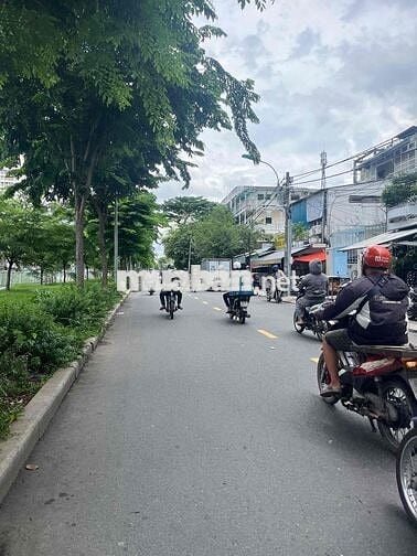 Bán nhà mặt tiền đường, trung tâm Quận 6