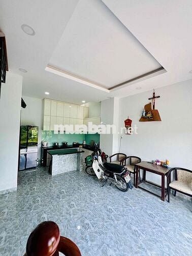 Nhà Mới Sạch Đẹp DT 100m2 1Trệt 2Lầu 2Pn 3Wc Hẻm Xe Tải Gần Trường Học