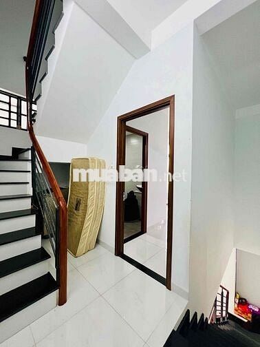 Nhà Mới Sạch Đẹp DT 100m2 1Trệt 2Lầu 2Pn 3Wc Hẻm Xe Tải Gần Trường Học
