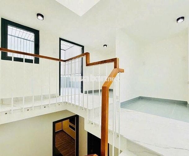 CỰC PHẨM - 827C Lũy Bán Bích, P.Tân Thành, Q.Tân Phú. DTSD: 350m2
