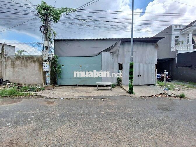Nhà kho 252m ngang 10m đường thông gần chợ Tân Bình và MỹPhước Tân Vạn