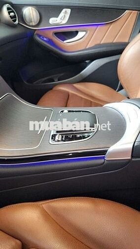 Gia đình bán GLC300 sx 2022 Tên công ty