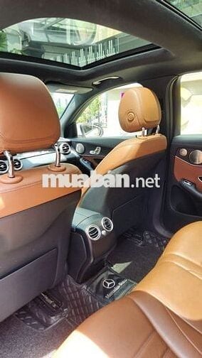 Gia đình bán GLC300 sx 2022 Tên công ty
