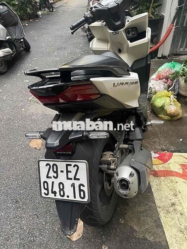 Bán xe Vario 160cc Trắng biển Hà Nội …zin nguyên !