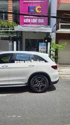 Gia đình bán GLC300 sx 2022 Tên công ty