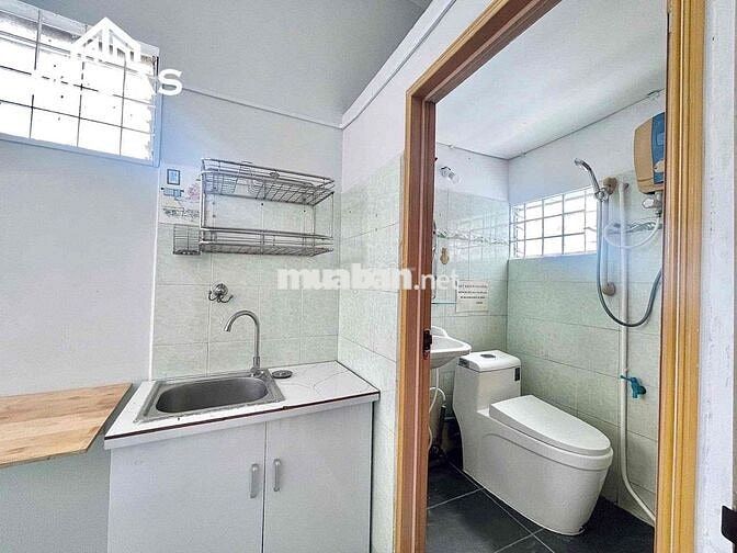 CHDV Cửa Sổ Trời Siêu Thoáng Ngay UEH Quận 10