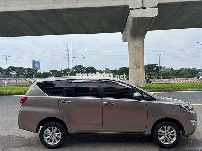 Cần bán Innova sàn 2018 - chất xe đẹp khách đi kỹ