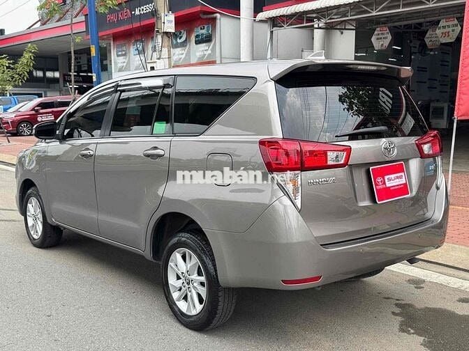 Cần bán Innova sàn 2018 - chất xe đẹp khách đi kỹ