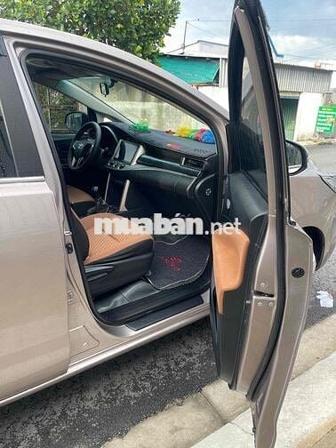 Toyota Innova 2019 2.0E - 100000 km