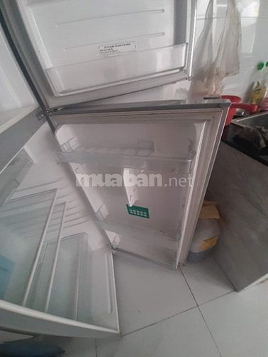 Cần bán gấp tủ lạnh Toshiba mới 85%