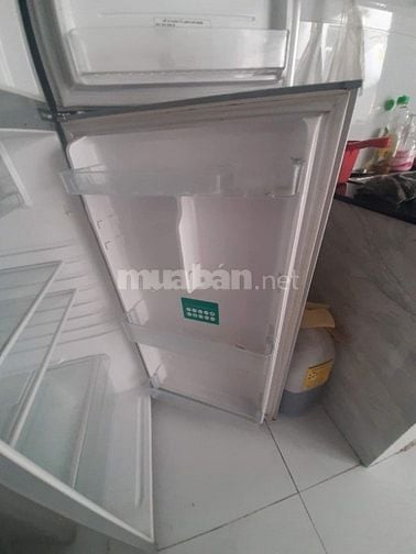 Cần bán gấp tủ lạnh Toshiba mới 85%