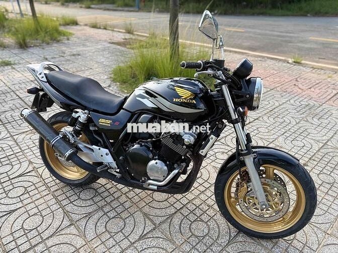 Honda CB400 Vtec 3
