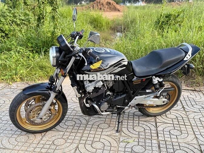 Honda CB400 Vtec 3