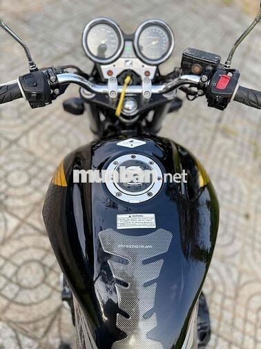 Honda CB400 Vtec 3