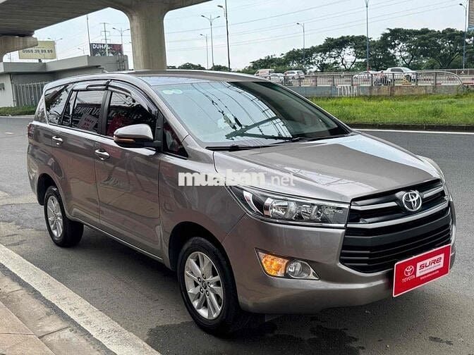 Cần bán Innova sàn 2018 - chất xe đẹp khách đi kỹ