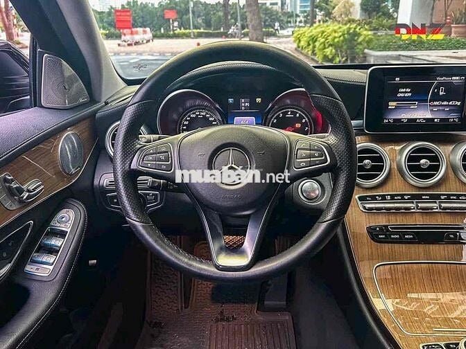 Mercedes Benz GLC 2018 250 4MATIC - Màu Đen