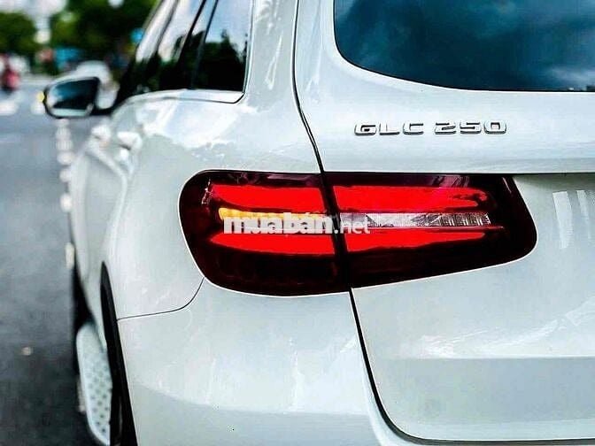 Mercedes Benz GLC 2018 250 4Matic - Màu Trắng