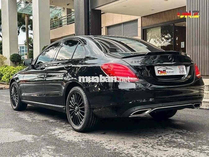 Mercedes Benz GLC 2018 250 4MATIC - Màu Đen