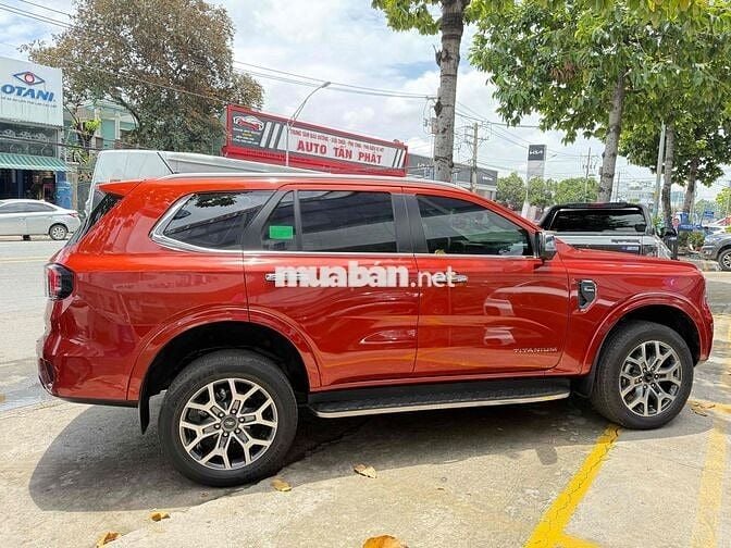 Everest 2023 Titanium AT 4x4 nội thất nâu hiếm.
