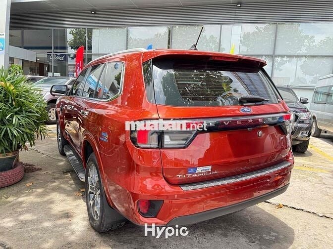 Everest 2023 Titanium AT 4x4 nội thất nâu hiếm.