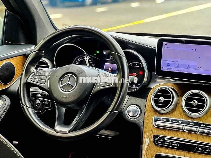 Mercedes Benz GLC 2018 250 4Matic - Màu Trắng