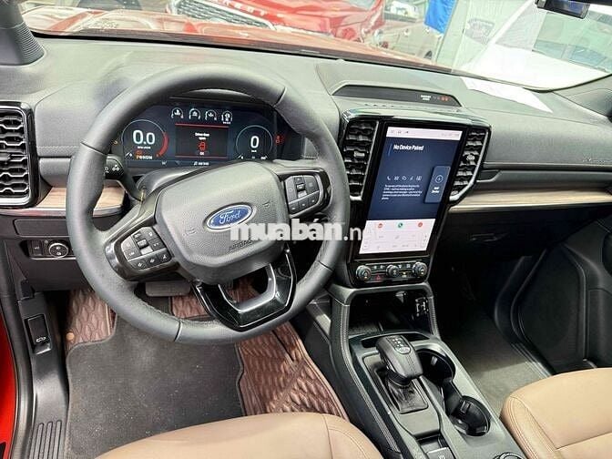 Everest 2023 Titanium AT 4x4 nội thất nâu hiếm.