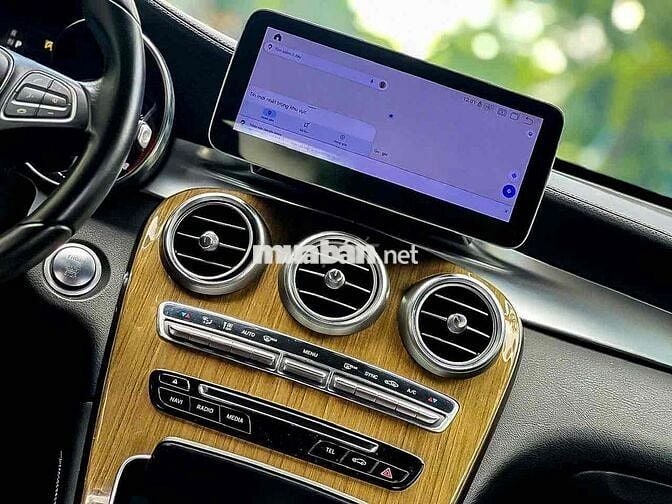 Mercedes Benz GLC 2018 250 4Matic - Màu Trắng