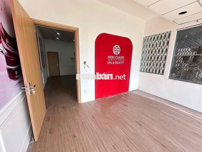 Cho thuê nhà mặt tiền 2 lầu mới rộng 100m2 ngay đường CMT8