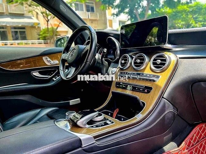 Mercedes Benz GLC 2018 250 4Matic - Màu Trắng