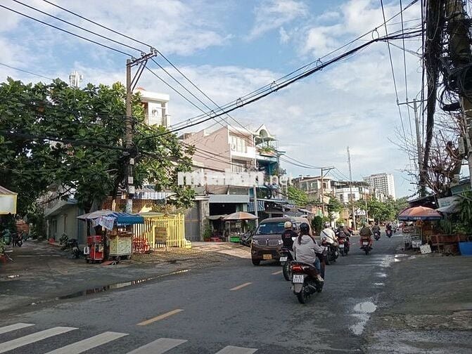 GÓC HAI MẶT TIỀN ĐƯỜNG PHAN ANH 8,2 X 12 GẦN CHỢ, ĐỐI DIỆN KHU CÔNG TY