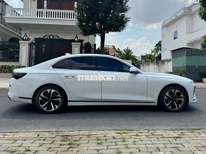 VinFast Lux A Plus 2022 - Màu trắng - 4v6km