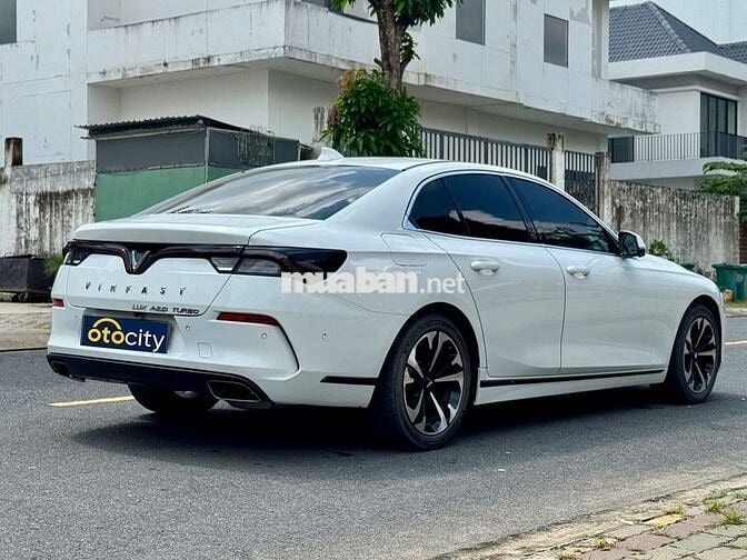 VinFast Lux A Plus 2022 - Màu trắng - 4v6km